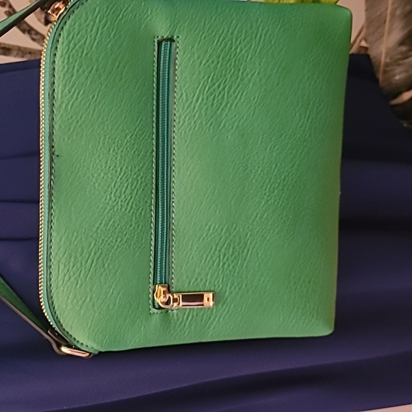 CHEVRON QUILTED MEDIUM Kelly Green Crossbody Bag with Tassel Accent - Picture 4 of 8